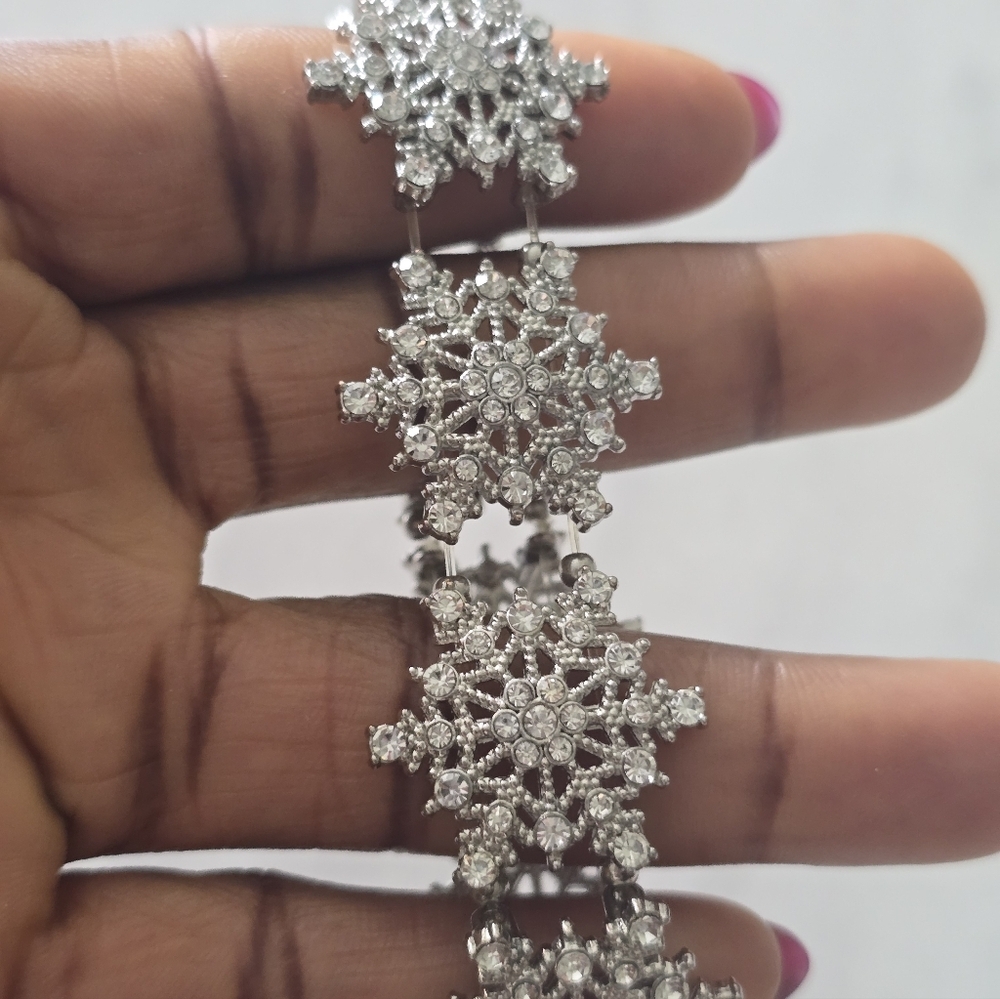 Macy's Snowflakes Silver Bracelet Rhinestones Women New - Picture 4 of 9